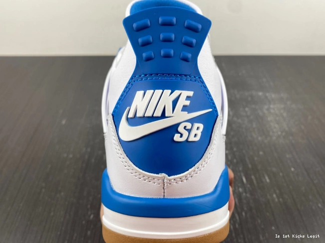 SB 4 Retro Jordan DR5415-104 0629